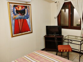 Nesthost Hotel Los Robles