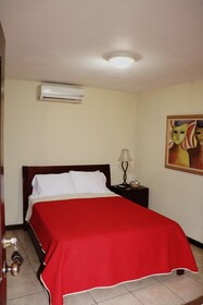 Nesthost Hotel Los Robles