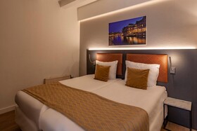 Avenue Hotel