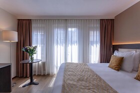 Avenue Hotel