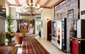 Avenue Hotel