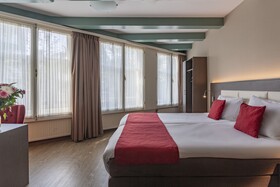 Avenue Hotel