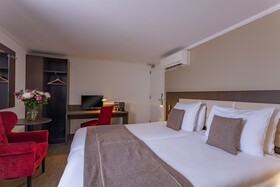 Avenue Hotel