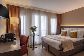 Avenue Hotel
