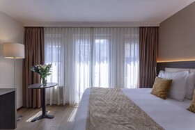 Avenue Hotel