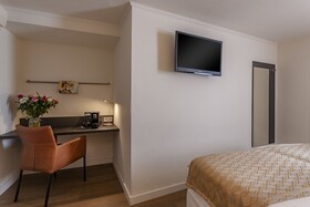 Avenue Hotel