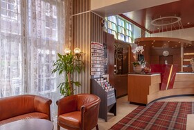 Avenue Hotel