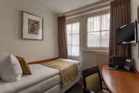 Avenue Hotel