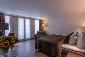 Avenue Hotel