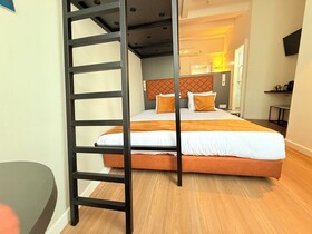 Avenue Hotel