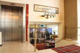 Avenue Hotel