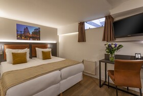 Avenue Hotel