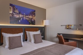 Avenue Hotel