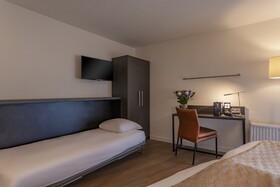 Avenue Hotel