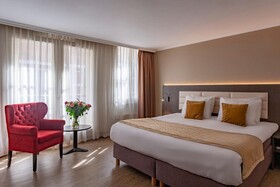 Avenue Hotel