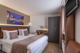Avenue Hotel