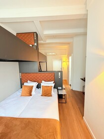 Avenue Hotel