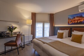 Avenue Hotel