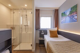 Avenue Hotel