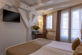 Avenue Hotel