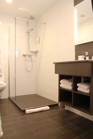 Avenue Hotel