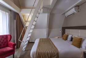 Avenue Hotel