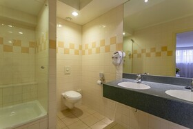 Avenue Hotel