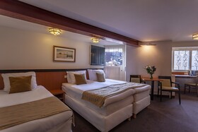 Avenue Hotel