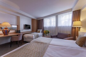Avenue Hotel