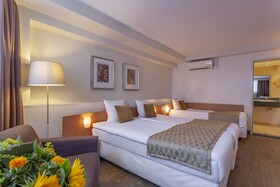 Avenue Hotel