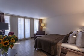 Avenue Hotel