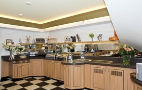 Avenue Hotel