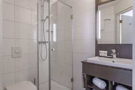 Avenue Hotel
