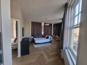 Avenue Hotel