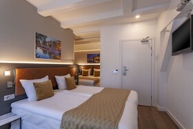 Avenue Hotel