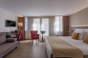 Avenue Hotel