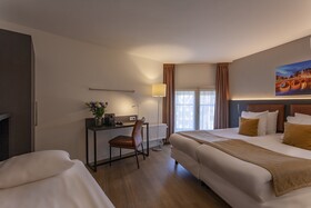 Avenue Hotel