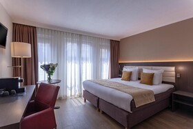 Avenue Hotel