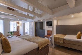 Avenue Hotel
