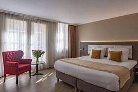 Avenue Hotel