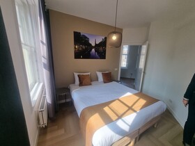 Avenue Hotel