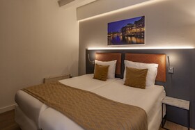 Avenue Hotel