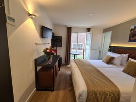 Avenue Hotel