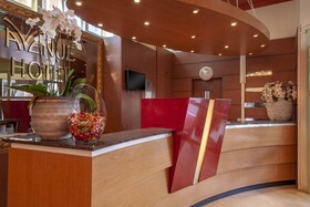 Avenue Hotel