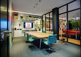 citizenM Amsterdam Schiphol Airport