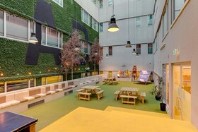 Clink Noord Hostel
