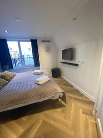 Damrak Short Stay Amsterdam