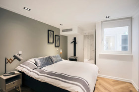Damrak Short Stay Amsterdam