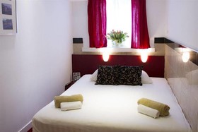 Floris Hotel
