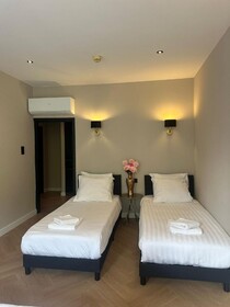 Hotel 83